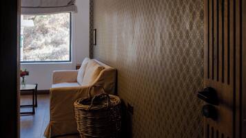 Signature Duplex, Ocean View | Desk, laptop workspace, blackout curtains, iron/ironing board