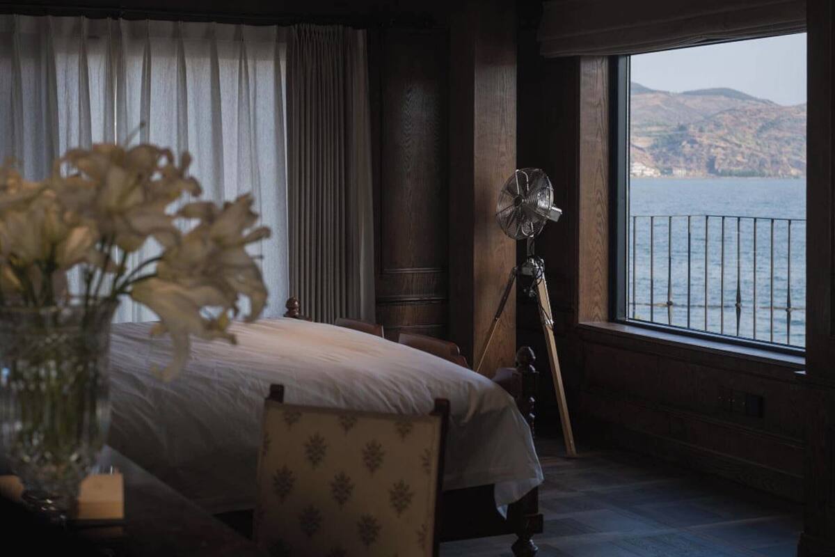 Signature Room, Ocean View | Desk, laptop workspace, blackout drapes, iron/ironing board