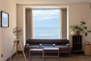 Family Duplex, Ocean View | Desk, laptop workspace, blackout drapes, iron/ironing board - Hushan Yinyun British  Resort Manor (Dali)