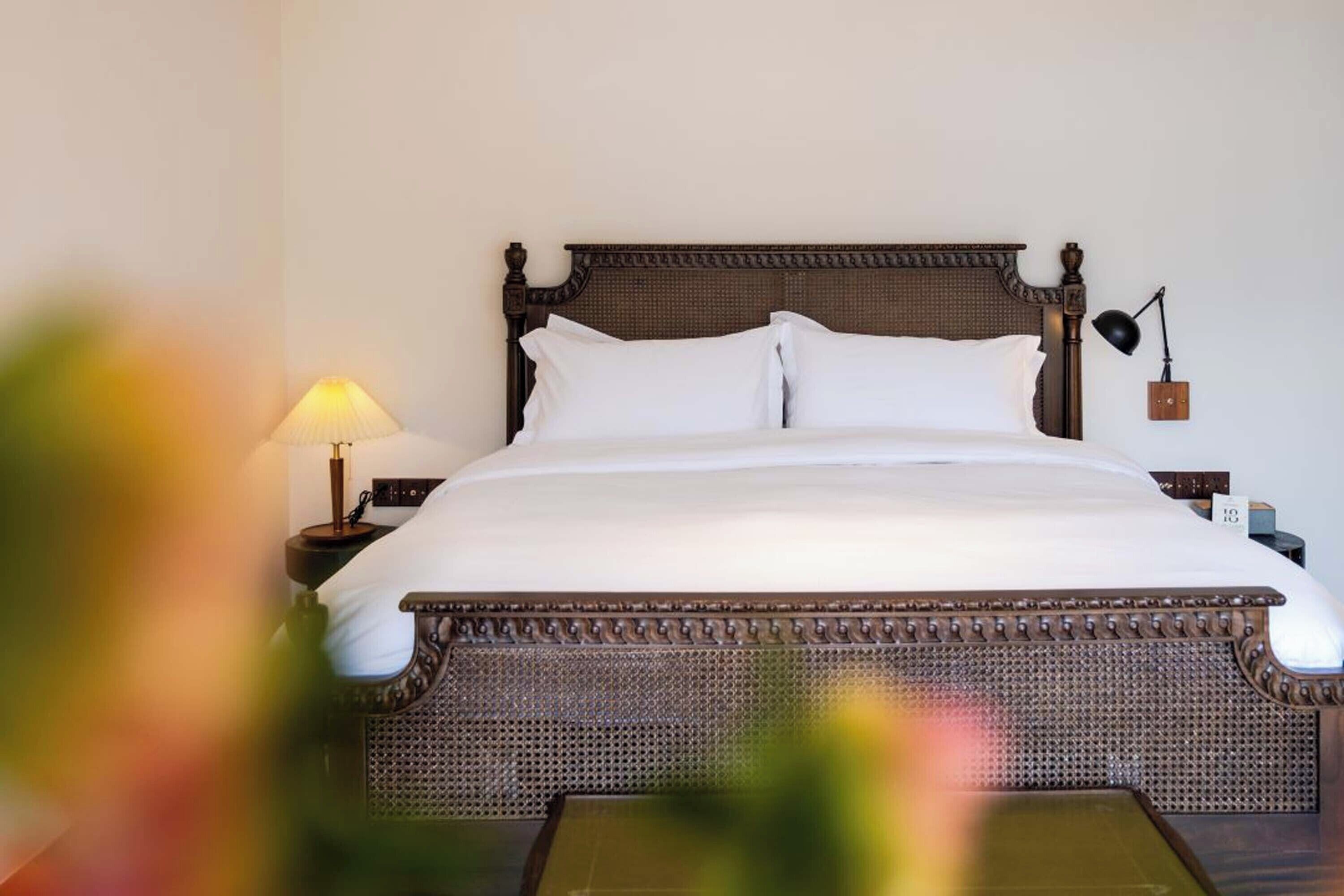 Signature dubbelrum - viss sjöutsikt | Skrivbord, arbetsyta för laptop och mörkläggningsgardiner