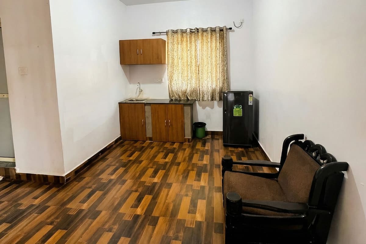 Muebles diferentes, espacio para trabajar con laptop y wifi gratis