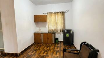 Individually furnished, laptop workspace, free WiFi