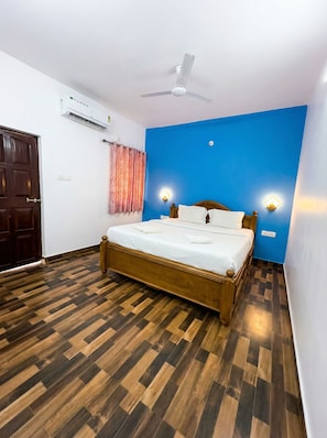 Muebles diferentes, espacio para trabajar con laptop y wifi gratis