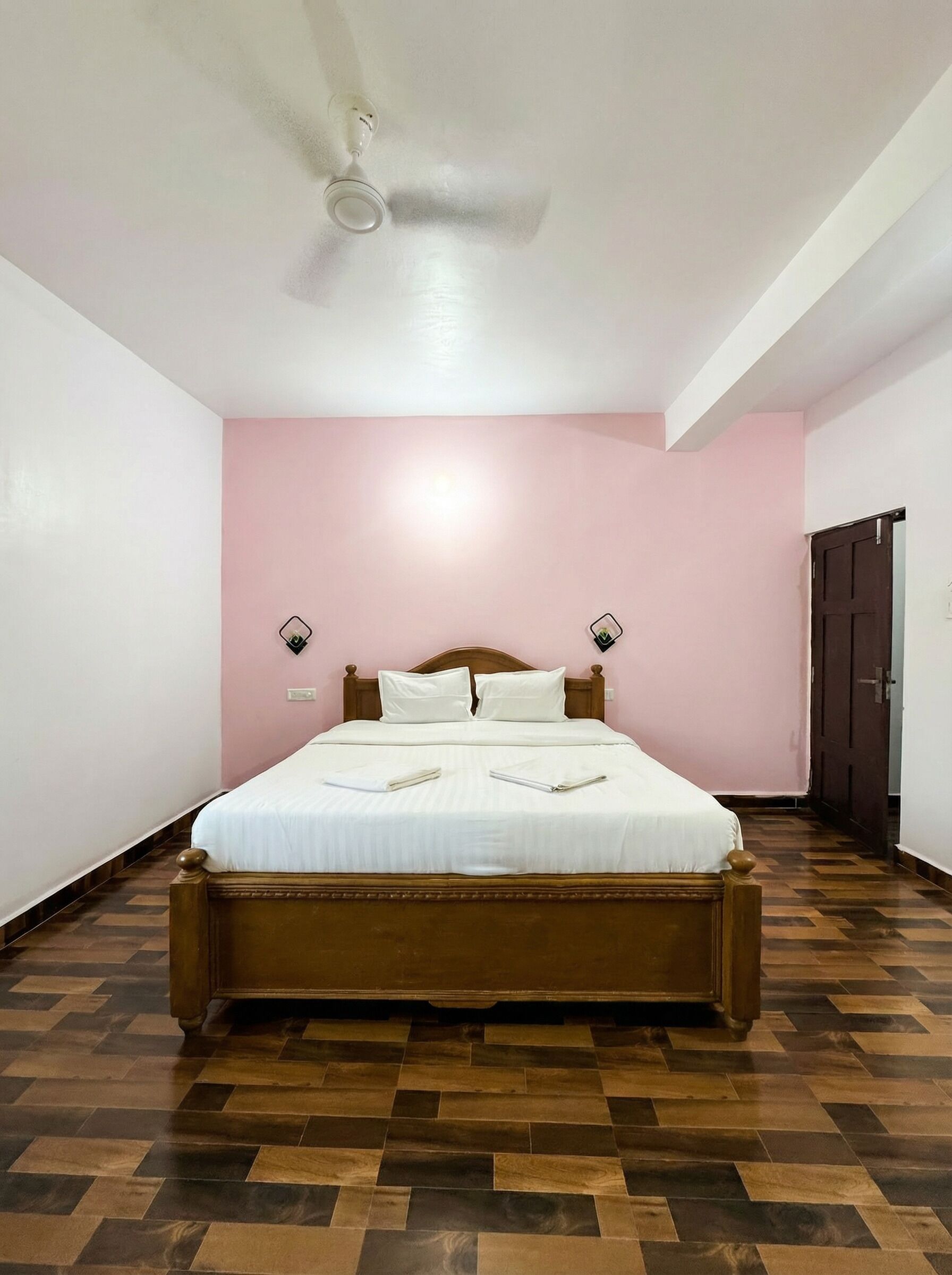 Muebles diferentes, espacio para trabajar con laptop y wifi gratis 