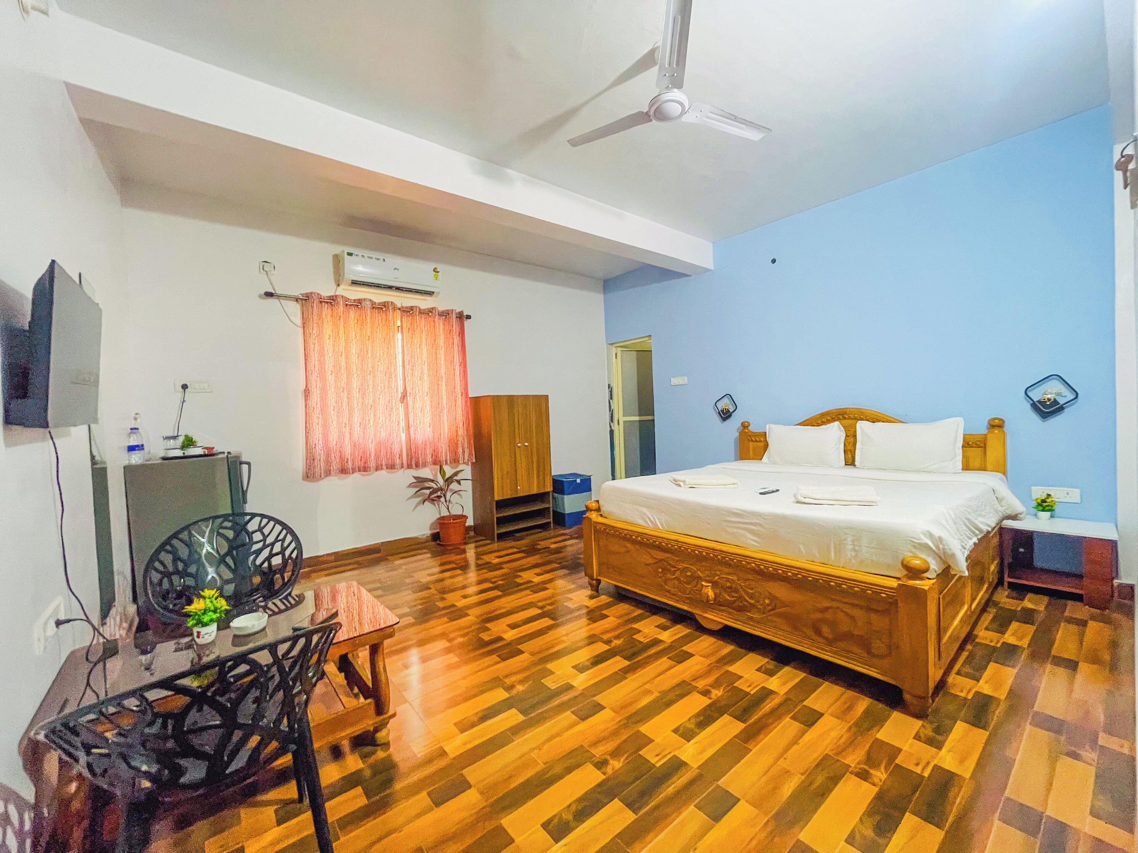 Habitación doble Deluxe | Muebles diferentes, espacio para trabajar con laptop y wifi gratis 