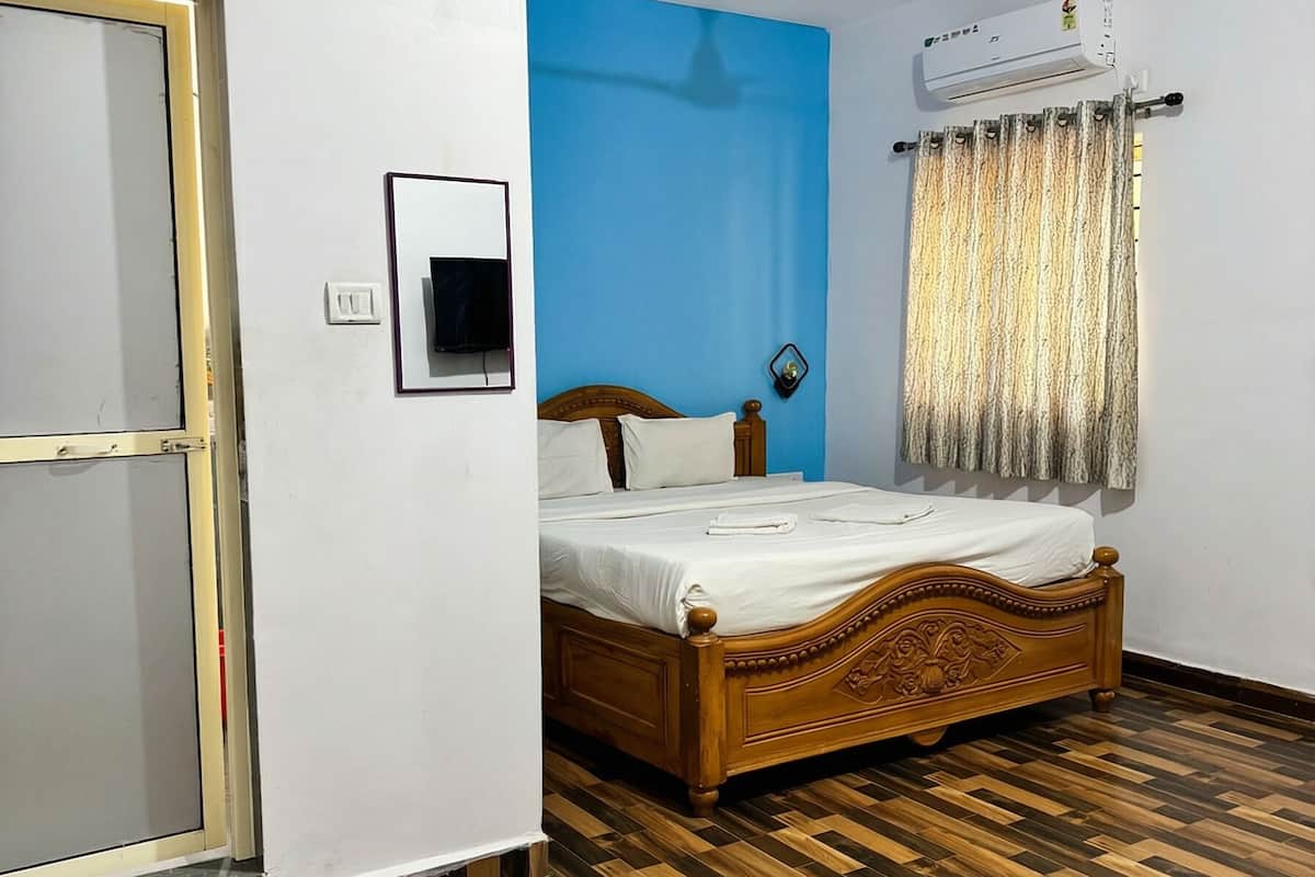 Habitación doble Deluxe, vista a la ciudad | Muebles diferentes, espacio para trabajar con laptop y wifi gratis