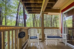 Suite | 1 bedroom, Internet - Gatlinburg Couples Retreat w Hot Tub Fire Pit (Gatlinburg)