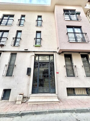 Exterior detail - New apartment in the heart of Istanbul – near Istiklal and Galata (İstanbul)