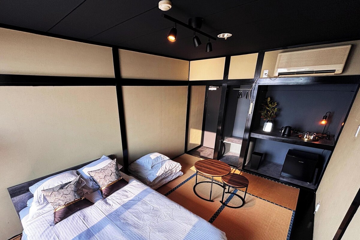 Blackout curtains, free WiFi