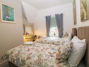 3 bedrooms, individually decorated, individually furnished, free WiFi - Nightingale Cottage (Stafford)