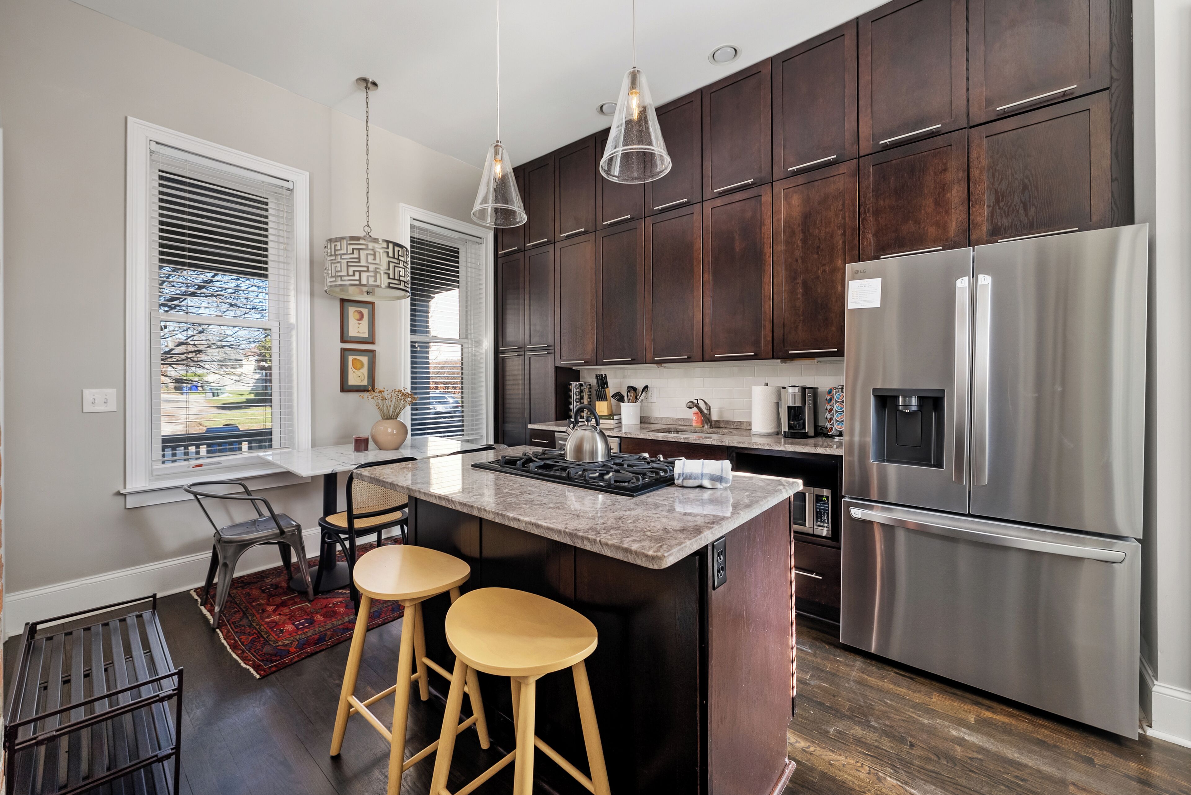 Kjøleskap, mikrobølgeovn, ovn og kokeplater