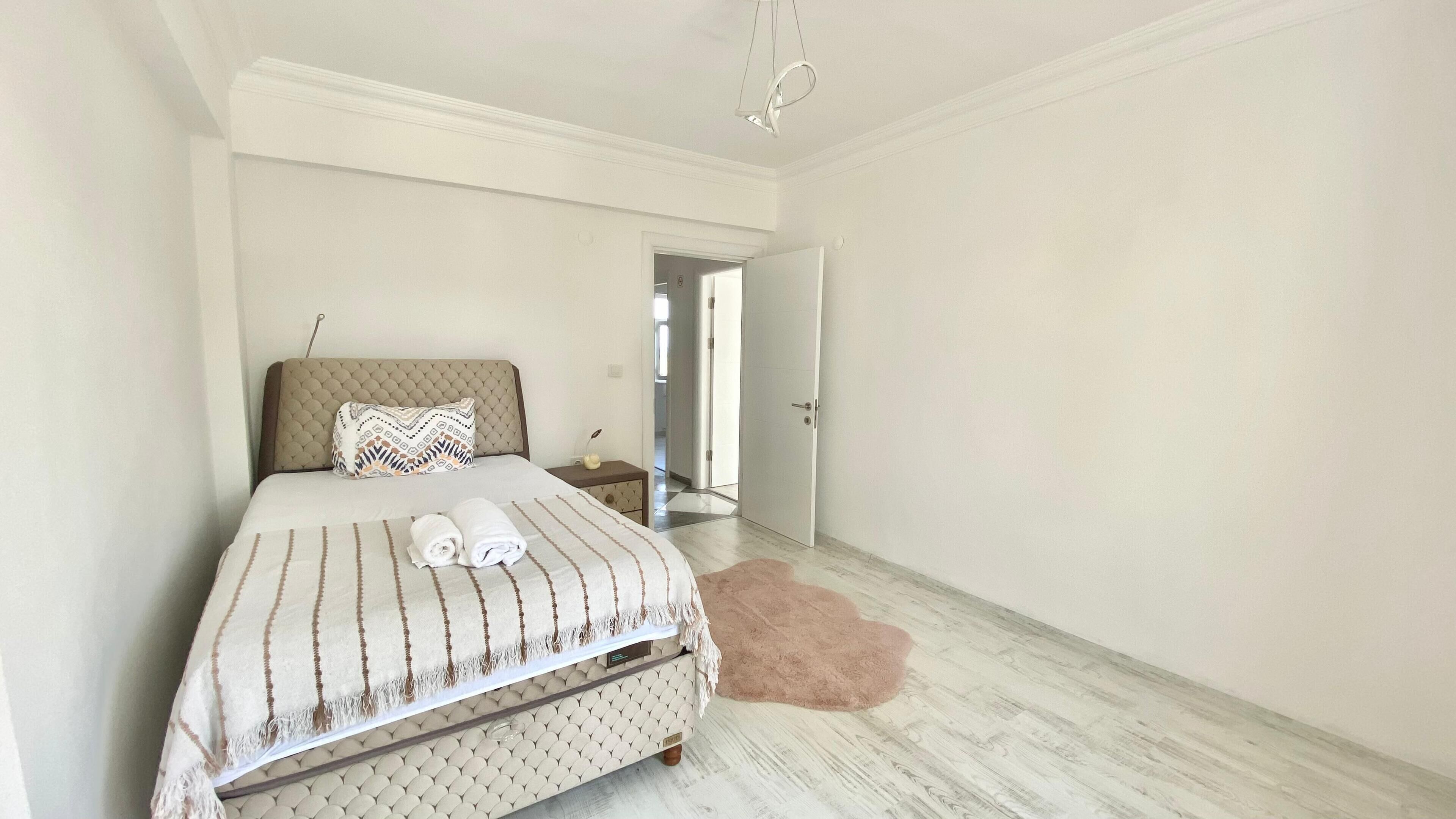 102 Modern Villa Kati | Chambres insonorisées, fer et planche à repasser, Wi-Fi gratuit