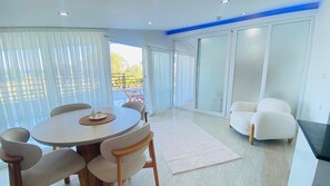 103 Pinterest Çati Kati | Eigene Küche | Hochstuhl, Kochgeschirr/Geschirr/Besteck