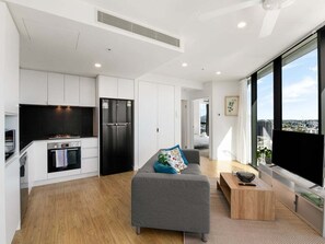Living area - Floor-to-Ceiling River& Mountain View/Top Location (South Brisbane)