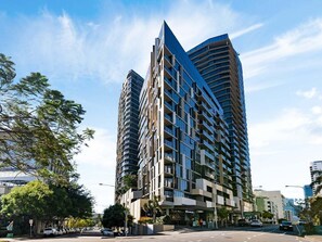 Exterior - Floor-to-Ceiling River& Mountain View/Top Location (South Brisbane)