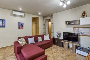 Televisión, chimenea