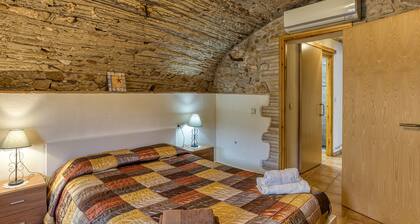 Can Castelló Baixos – Casa acogedora para 6 personas en Viladamat con terraza y barbacoa