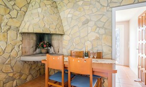 Dining - Holiday Home 'L'Escala Passatge Terri' with Private Pool, Wi-Fi and Air Conditioning (L'Escala)