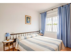 Iron/ironing board, WiFi, bed sheets - Holiday Home 'L'Escala Passatge Terri' with Private Pool, Wi-Fi and Air Conditioning (L'Escala)