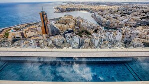 Pool - Mercury Towers Luxury Stay w/ Rooftop Pool & Views (St. Julian`s)