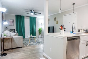 Interior -  fantastic Dallas with AC (Dallas)