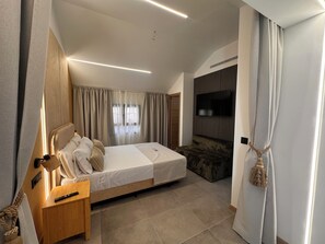 Luxury Double Room, 1 Bedroom, Garden View | Premium bedding, Select Comfort beds, minibar, in-room safe - NDHoteles (Valdemoro)