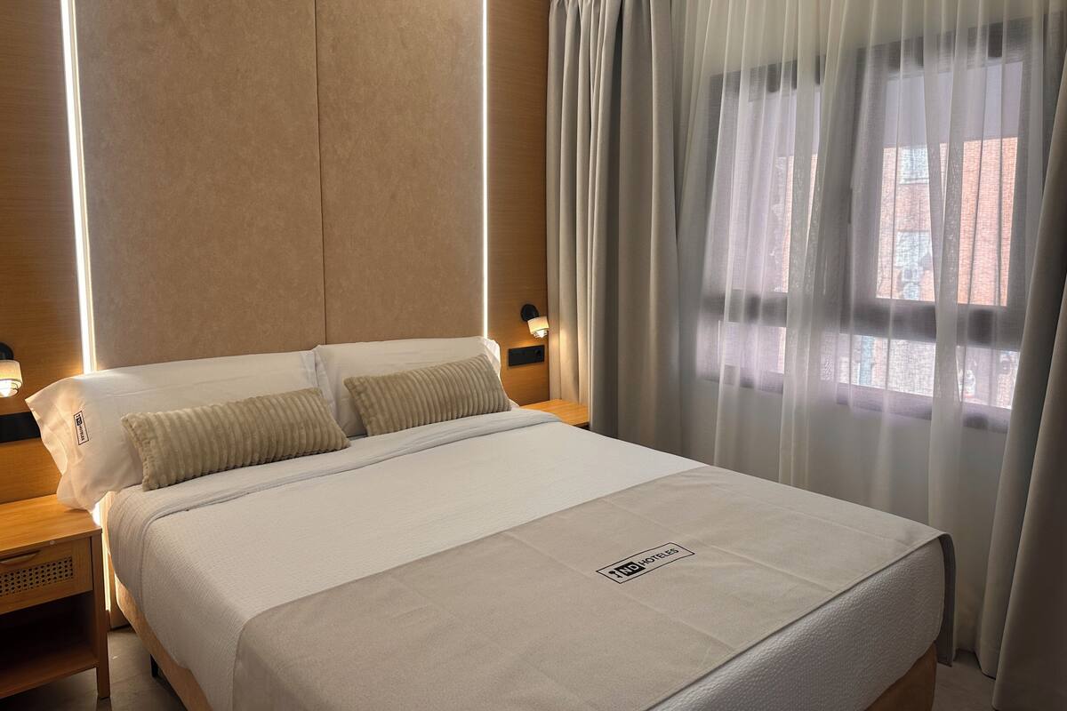 基本雙人房 | 高級寢具、羽絨被、Select Comfort 床墊、迷你吧