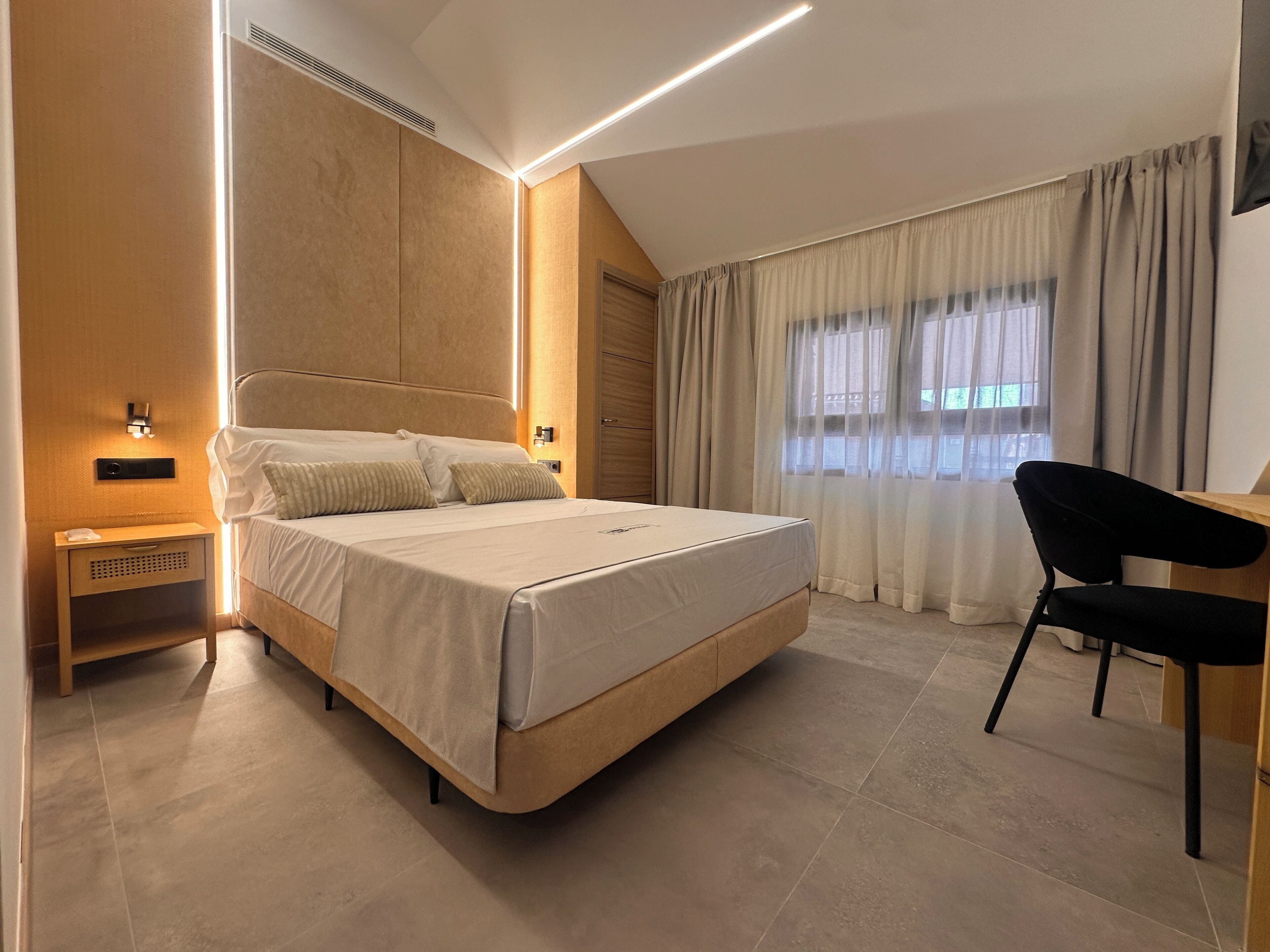 Deluxe Double Room | Premium bedding, Select Comfort beds, minibar, in-room safe