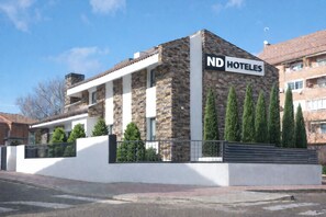 المنشأة من الخارج