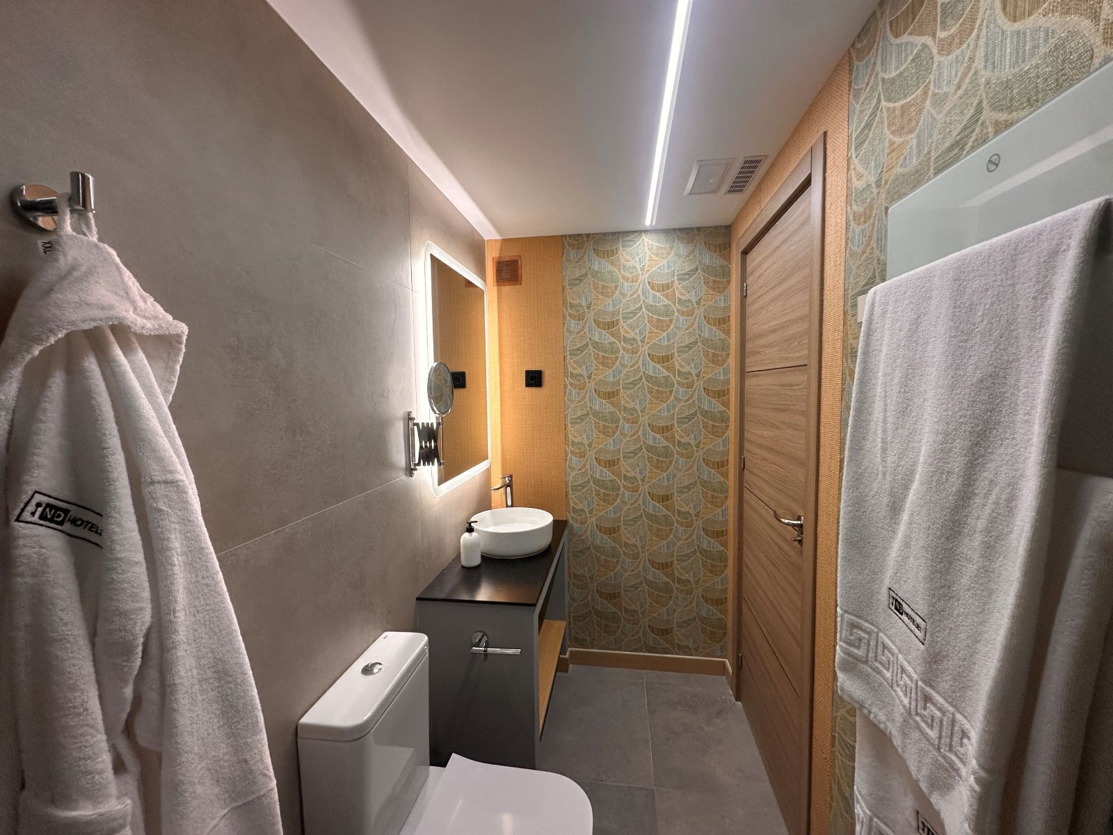 Double or Twin Room | Bathroom | Hair dryer, towels, soap, shampoo