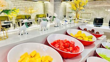 Free daily buffet breakfast