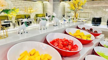 Free daily buffet breakfast