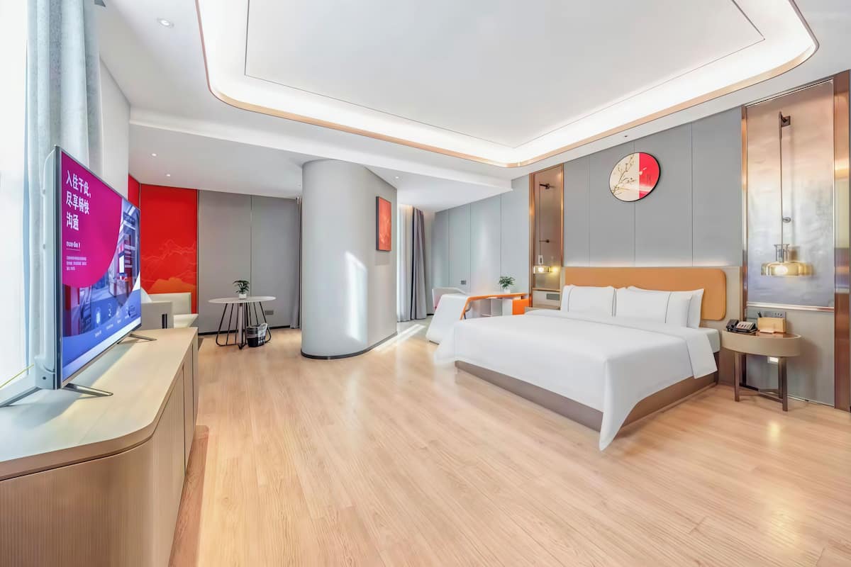 Executive Double Room | Desk, laptop workspace, blackout curtains, soundproofing