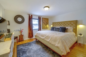 Interior - Walk to Dtwn Fayetteville: Family Home w/ Fire Pit (Fayetteville)