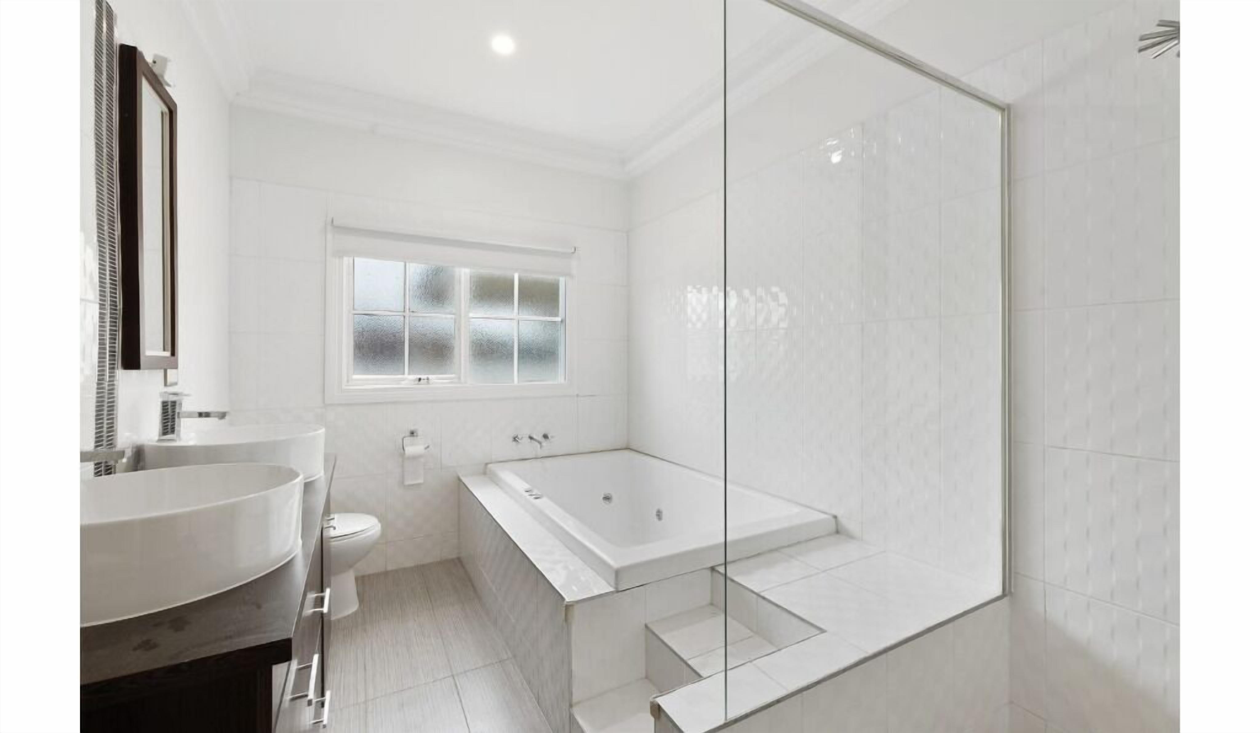 Shower, jetted bath