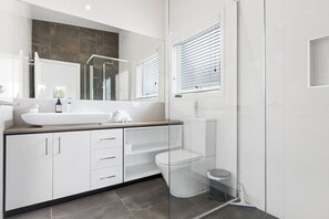 Shower, towels