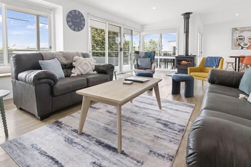 Eleebana - A Relaxed Coastal Escape Near Lake Tyers Beach