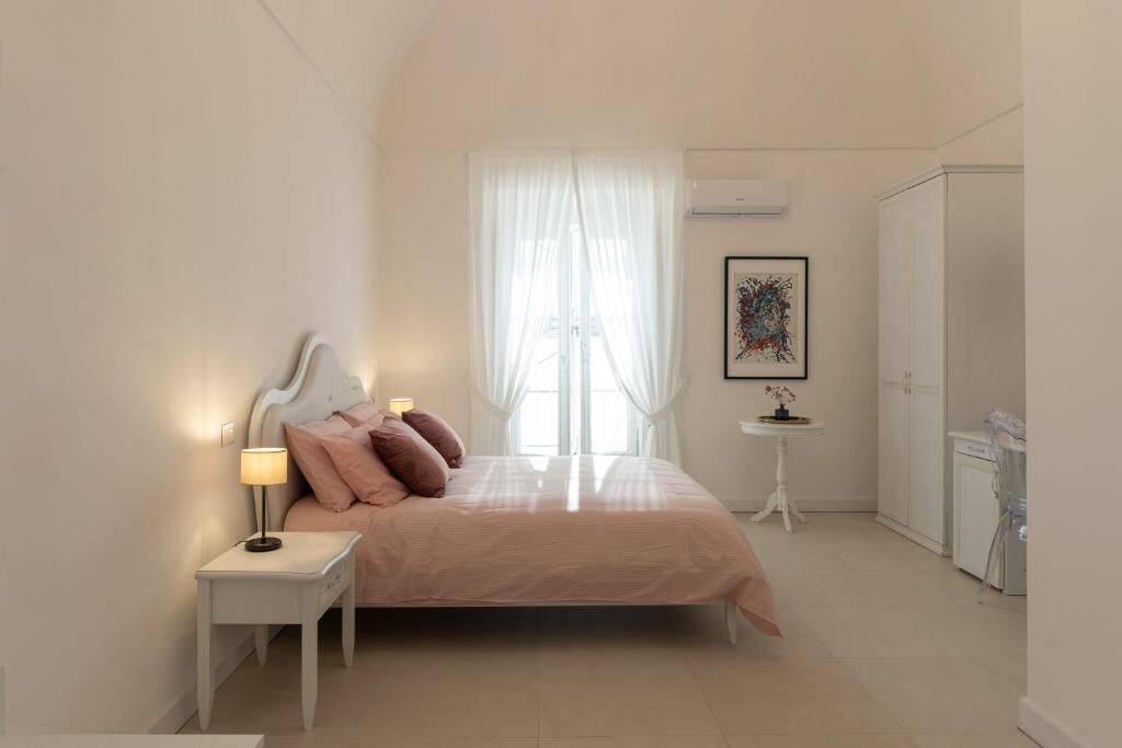 Zimmersafe, Verdunkelungsvorhänge, Bügeleisen/Bügelbrett