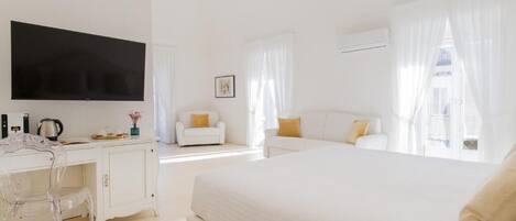 Caja de seguridad en la habitación y cortinas blackout