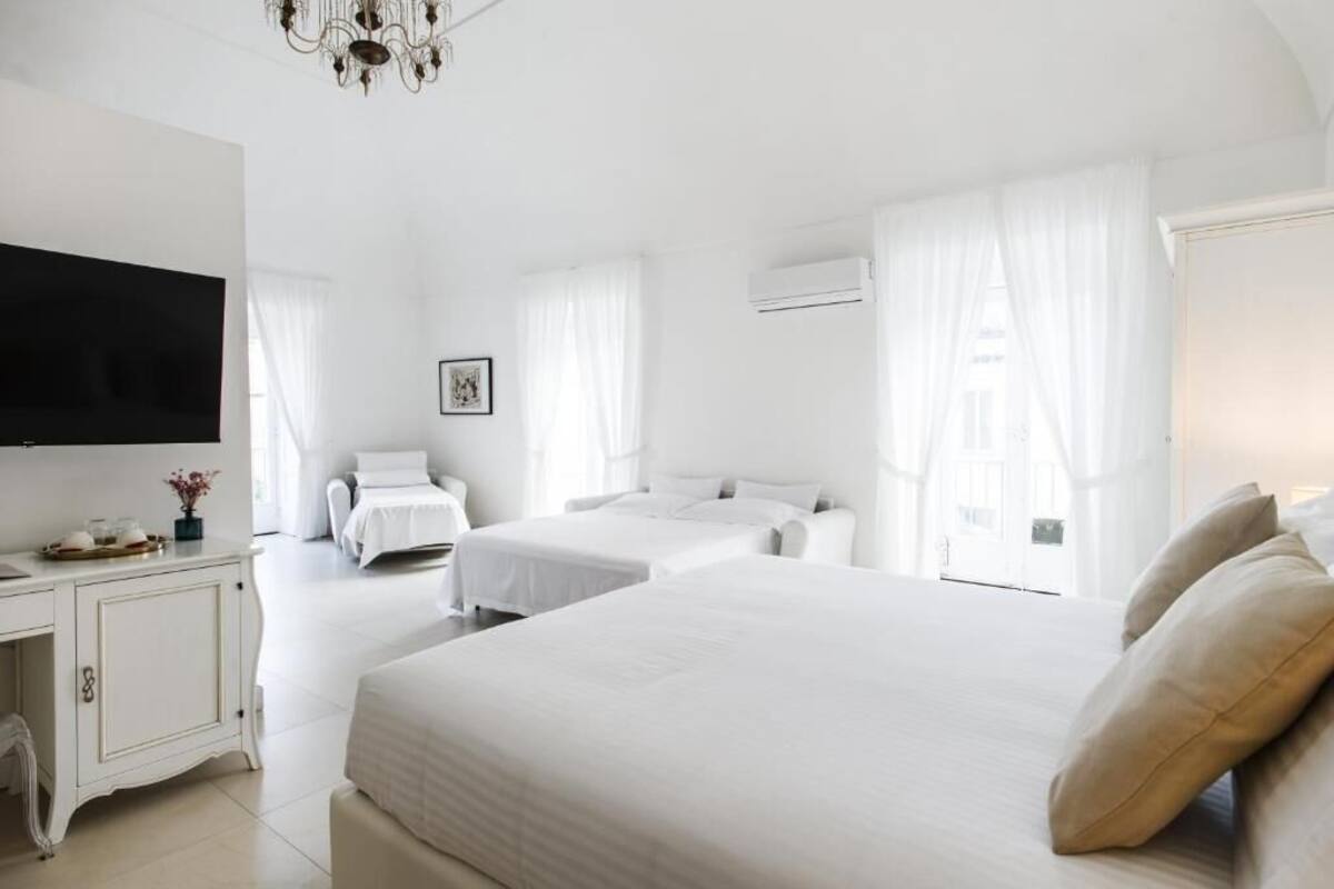 Premium Suite | In-room safe, blackout curtains, iron/ironing board, free WiFi