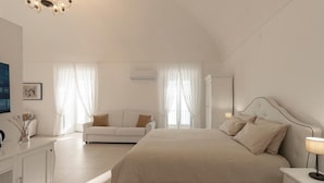 In-room safe, blackout drapes, iron/ironing board (on request) - Dimora Margherita (Caserta)