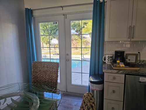 Beautiful 4 bedroom pool home in sunny Palm Bay!