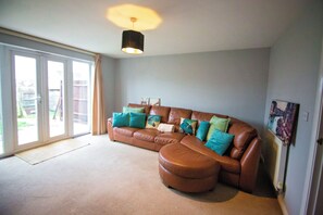 TV - Long Barn House - Andover - 4 bedroom (Andover)