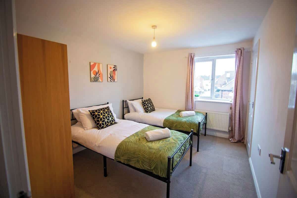 4 bedrooms, iron/ironing board, travel cot, WiFi