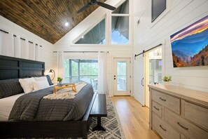Desk, free WiFi, bed sheets - Calling all Couples - Prime Location - IG worthy (Broken Bow)