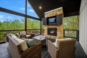 Property grounds - Calling all Couples - Prime Location - IG worthy (Broken Bow)