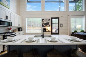 Fridge, microwave, oven, stovetop - Calling all Couples - Prime Location - IG worthy (Broken Bow)