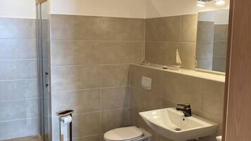 Dusj, såpe og toalettpapir