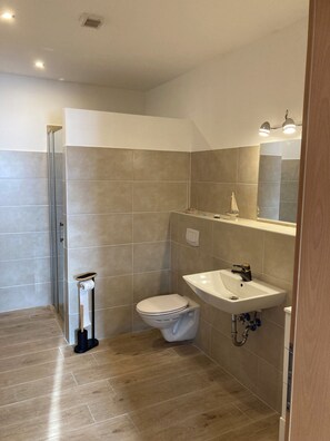 Dusche, Seife, Toilettenpapier