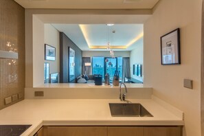 Interior - Spacious 1BR Rental | 1050 sq ft | Luxury Lifestyle in Paramount Towers (Dubai)
